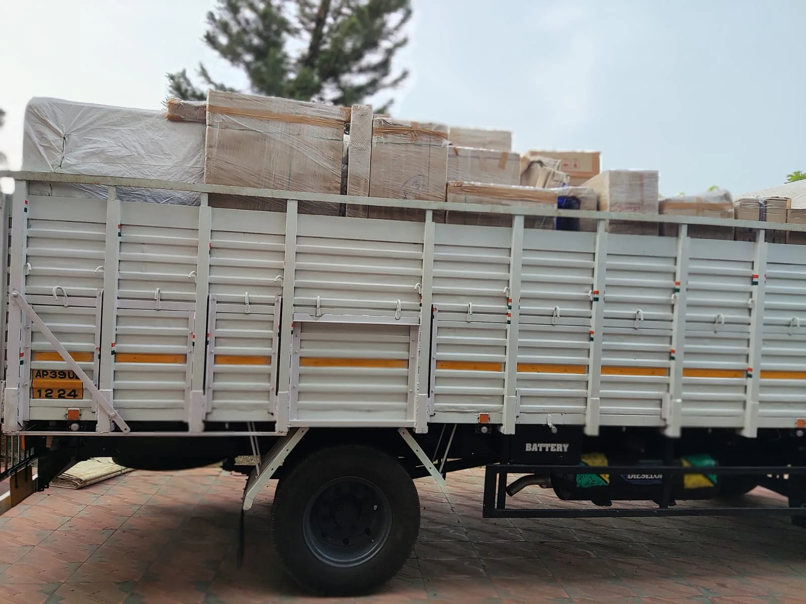 Fully loaded truck for intercity household shifting from Kakinada